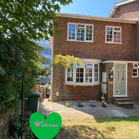 Redhill Town Centre 3 Bed House Near Gatwick Airport, Easy Commute To London Apartment Ngoại thất bức ảnh