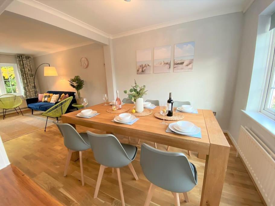 Redhill Town Centre 3 Bed House Near Gatwick Airport, Easy Commute To London Apartment Ngoại thất bức ảnh