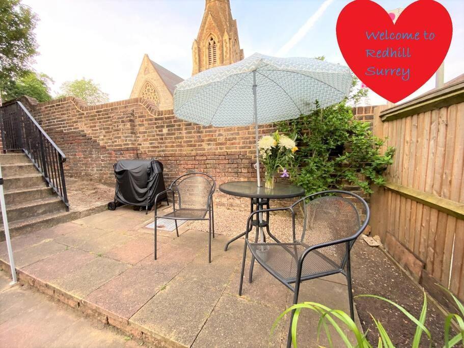 Redhill Town Centre 3 Bed House Near Gatwick Airport, Easy Commute To London Apartment Ngoại thất bức ảnh