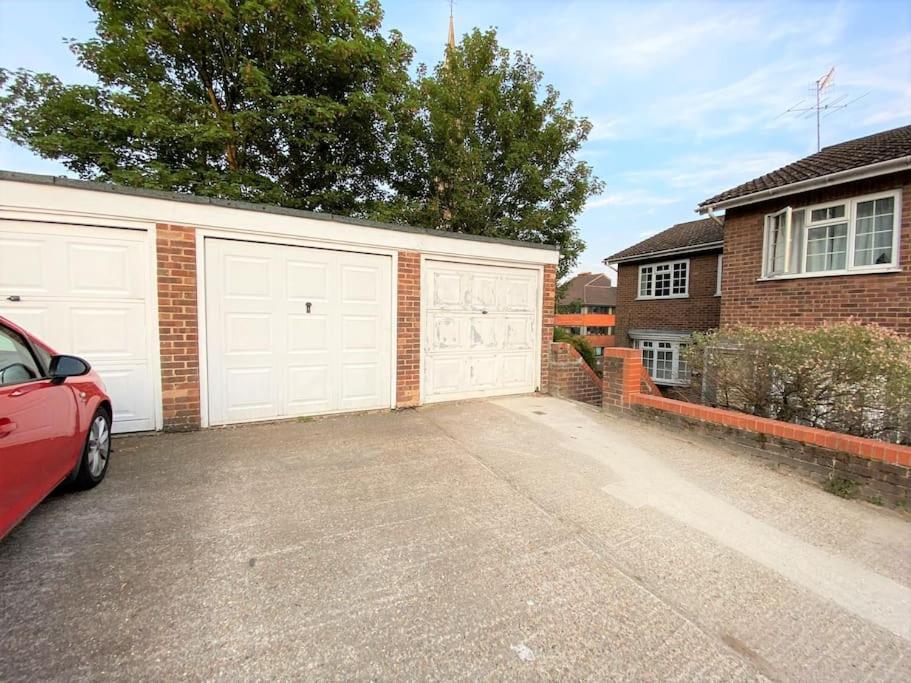 Redhill Town Centre 3 Bed House Near Gatwick Airport, Easy Commute To London Apartment Ngoại thất bức ảnh