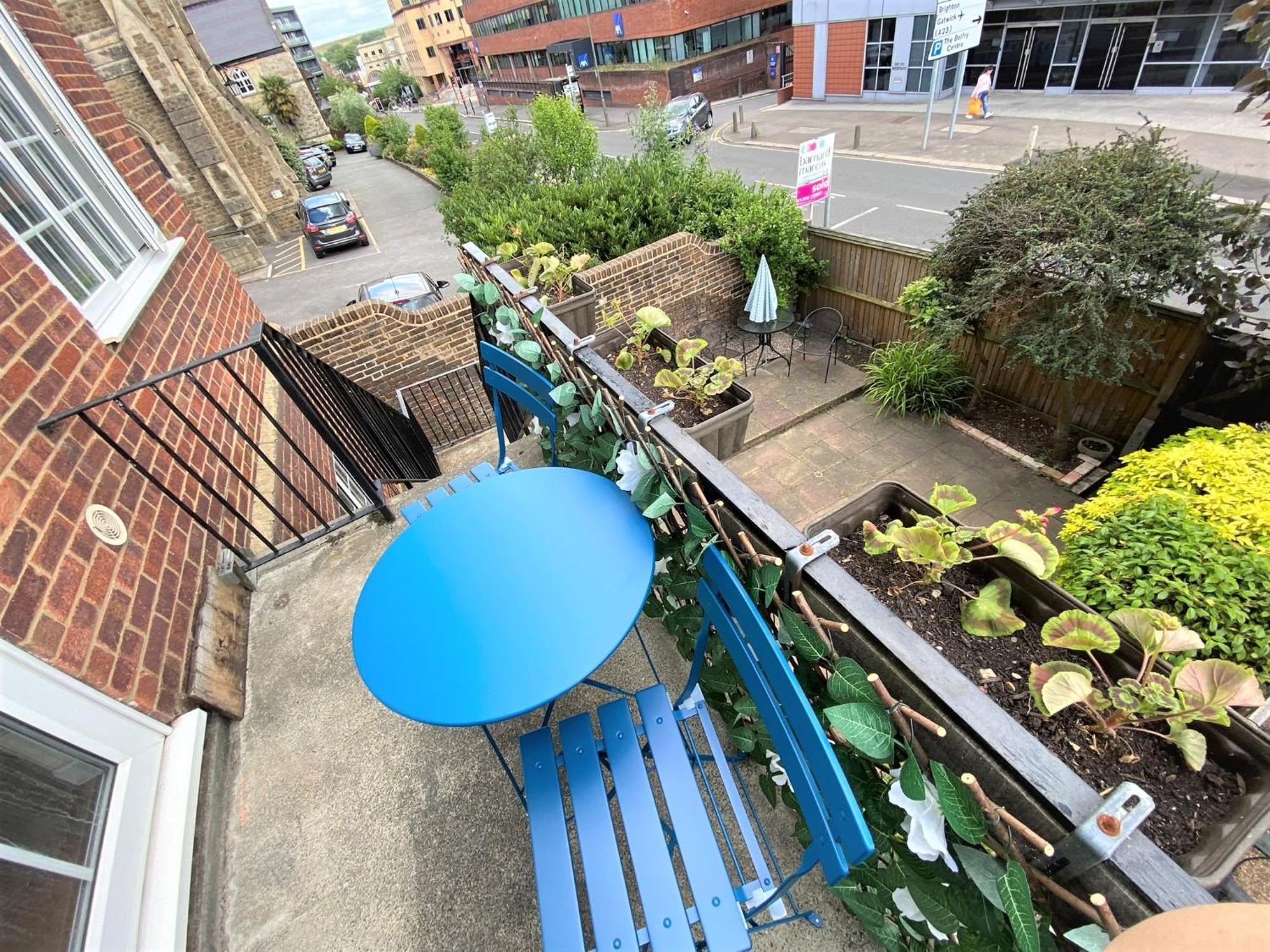 Redhill Town Centre 3 Bed House Near Gatwick Airport, Easy Commute To London Apartment Ngoại thất bức ảnh